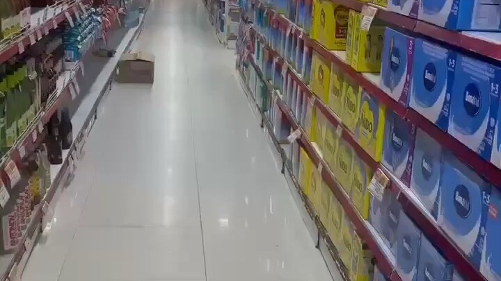 人生可贵，半醒半醉，春夏秋冬，一晃一岁，爱护自己，就是智慧，过好每天，快乐到位，阳光路上，永不掉队。Good morning [玫瑰][玫瑰][玫瑰][咖啡][咖啡][咖啡]