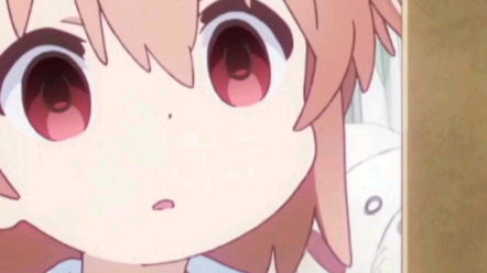 Scary! Reina is knocking on your door!