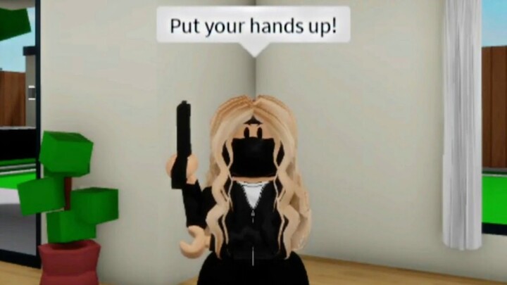 When a robber breaks into your house (meme) ROBLOX
