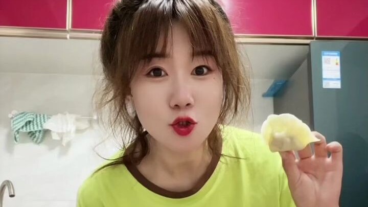 1038 | | Bạn còn nhớ cảm giác lần đầu ở ký túc xá không?