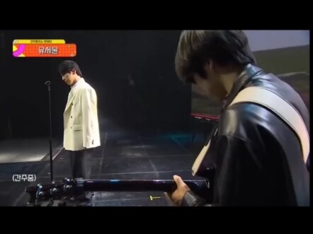 Just let him sing already—he’s about to burst!