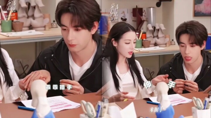 “Xem chị dạy dỗ nó thành cái gì rồi!”