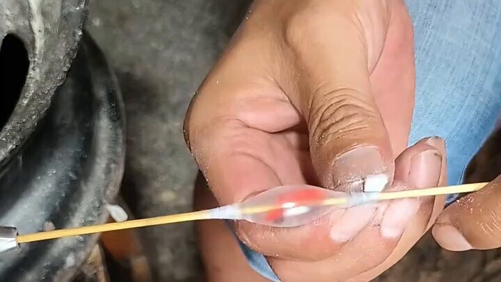 The pen refill turns into a magical fishing float in seconds, a super practical fishing secret