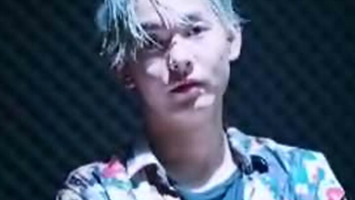 Sebesar apa sih latar belakangmu, sampai berani secara terang-terangan menyuap polisi?