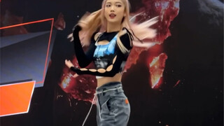 【CZ】Lisa seksi tingginya 1,8m?! Bagaimana menurutmu foto siaran langsung roadshow itu?