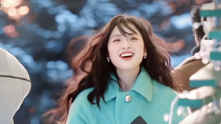 “人声鼎沸中，我只望向我的月亮”