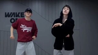 闲着没事每天跟队友集邮