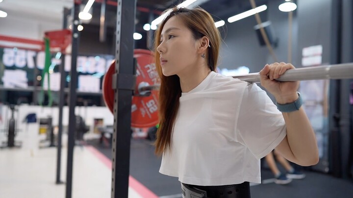 CrossFit | A Girl's Powerlifting Vlog