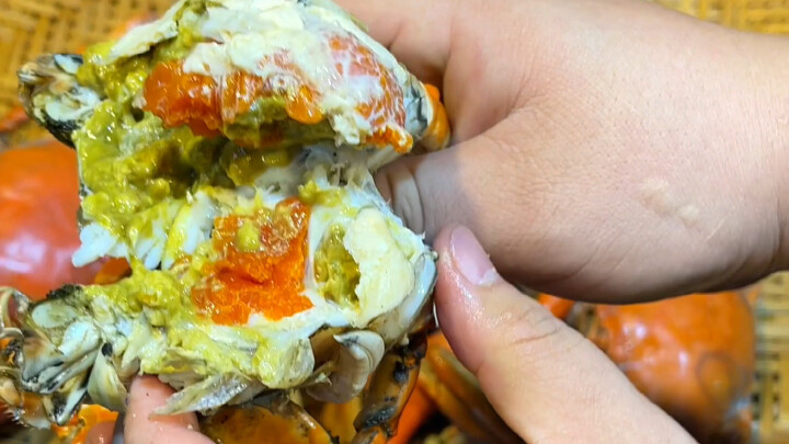 Thai Cuisine: A Huge Bowl of Mangrove Hairy Crab, All Just for a Bowl of Crab Roe Noodles