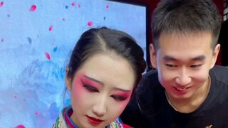 Đừng đến đây! Không có gì để xem cả!