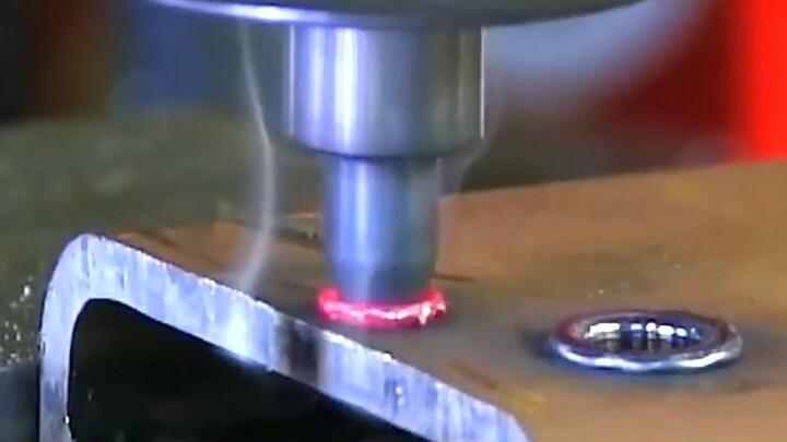 เครื่องจักรที่ผู้ชายไม่อาจปฏิเสธได้