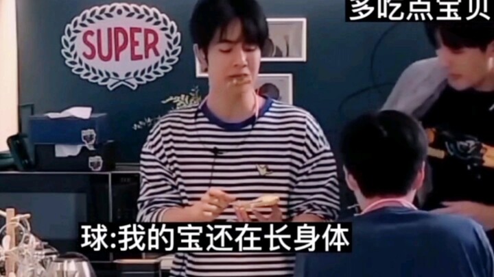 Cầu Huệ: Ai hiểu được nỗi lòng mâu thuẫn của anh Cầu chứ? Mỗi một lạng mỡ thêm trên người cô Huệ đều