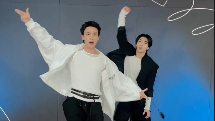 Hwang Hyun-jin dan Han Ji-sung Tantangan Tari Ceremony