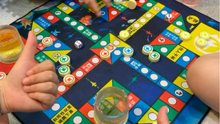 这才是年轻人应该玩的飞行棋嘛！