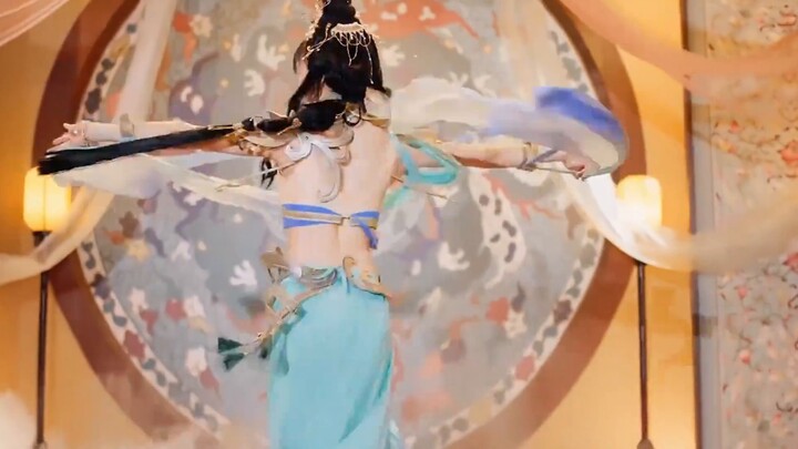 ฉันฝันถึงเทศกาลโคมไฟในเมืองฉางอาน ซึ่งการเต้นรำฮูเซวียนดำเนินมาเป็นเวลาพันปีแล้ว