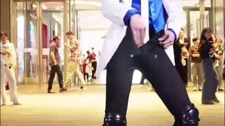 "Smooth Criminal" của MJ bất ngờ xuất hiện trong phòng nhiều người chơi với góc nghiêng 45 độ, khiến