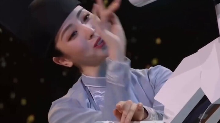 Every word counts! Dancing with the robot arm live version