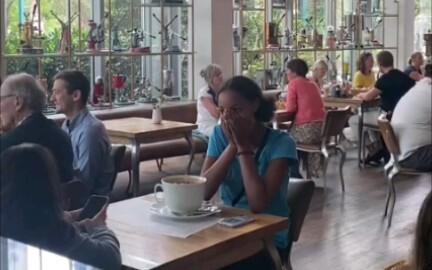 Ketika kedai kopi menyajikan latte raksasa