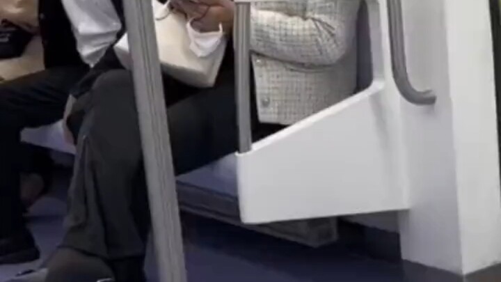 How dissatisfied is this big brother with himself! You can’t keep patching things up like that, haha