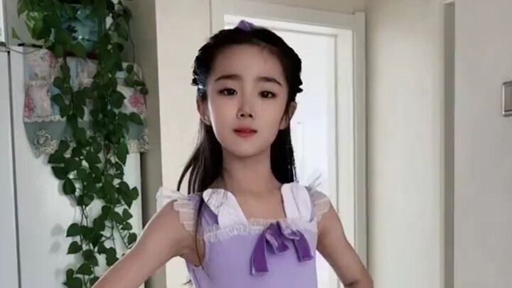 好可爱的小妹妹