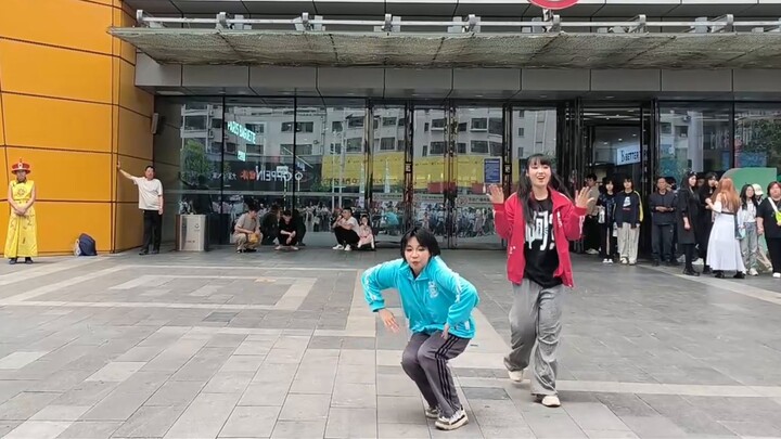 Only two people are needed to perform the dance of Telepashi. Evidence of the highest nerve amplitud