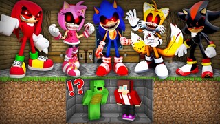 JJ and Mikey HIDE From Scary SONIC.EXE and Friends At Night in Minecraft Maizen ROSE KNUCKLES