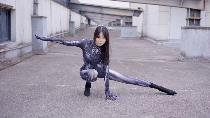They say this outfit looks like Spider-Man, haha…