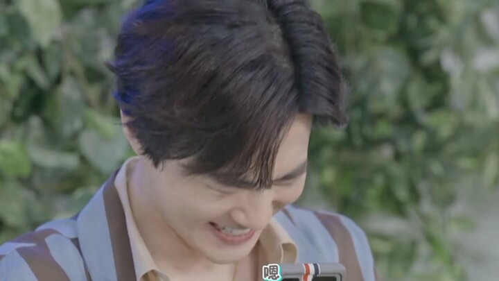 【Kim Junmyeon】Gọi cho một thành viên EXO, nói câu “Hãy yêu nhau đi” trong vòng 60 giây