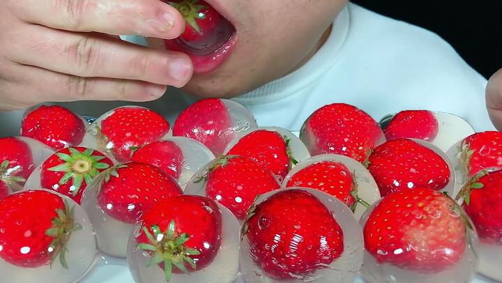 [ASMR]Eating strawberry water balls