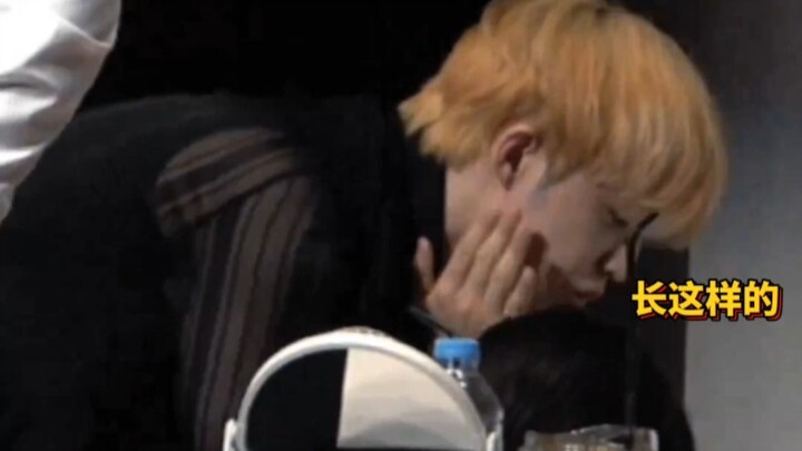 กำลังตามหาของแจกในงานเซ็นหนังสือที่แฟนๆ นำมา ยึดคอนเซปต์ว่าจะไม่ให้ใครมาเสียเที่ยวแน่นอน!