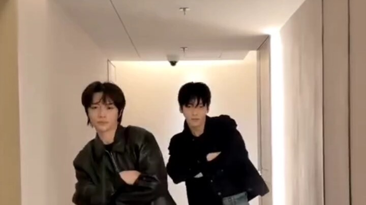 عندما تأتي إلى بكين، لا بد من أن تهزّ! نسخة الثنائي لشو بين وجي كيو: بمفردي أهزّ 251018. مع وجود MOA