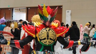 Cảm giác thế nào khi mặc Kamen Rider Eternal Bird đến một hội nghị truyện tranh?