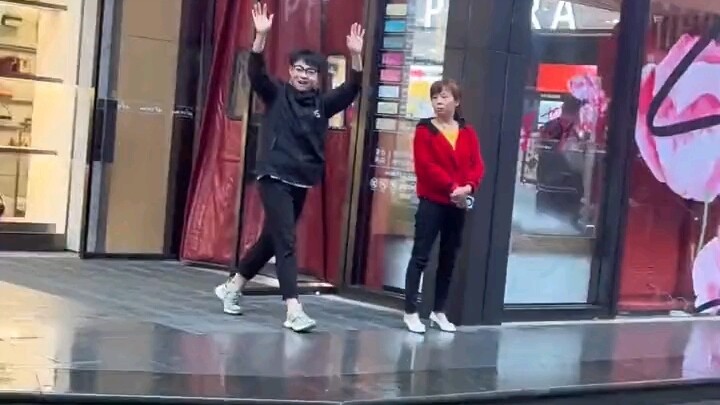 Kakakku benar-benar jago bikin cewek senang! Hahahahaha!