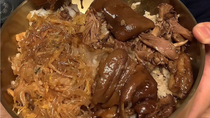 กินข้าวคลุกหมูโคนขา กลายเป็นหน้าเจ็บปวดเต็มไปหมด