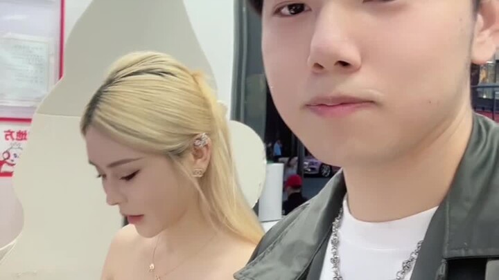 Episode Sindrom Percaya Diri Berlebihan Seorang Pria Sosial