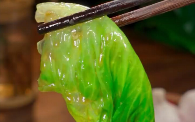 From now on, I’ll make this oyster-sauce lettuce whenever we have guests at home!