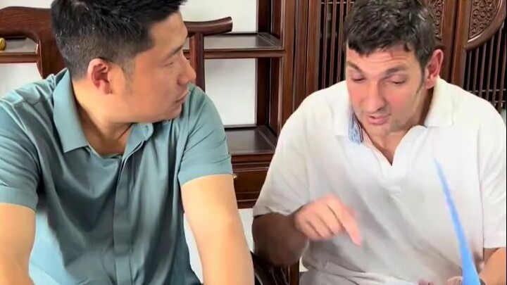 هذا سرٌّ محوري!