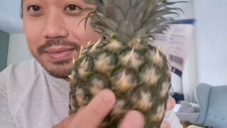 CHINESE ASMR - EATING SWEET & JUICY PINEAPPLE  [ENG Subtitles]