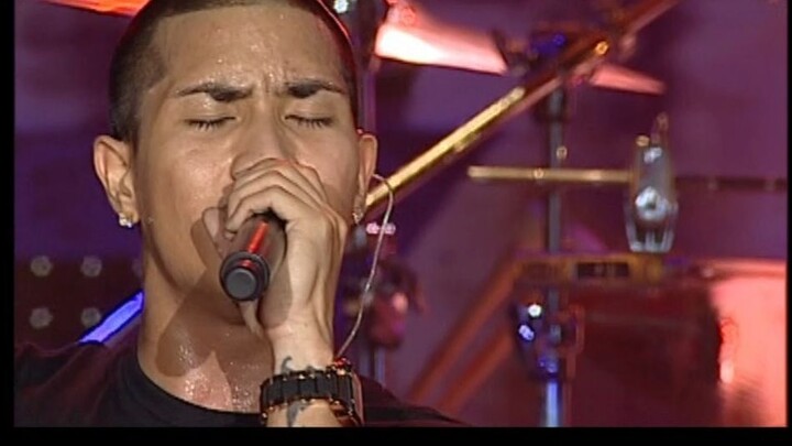 เกินคำว่ารัก - (LIVE VERSION) - CLASH