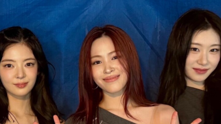 [Wannabe's return] Off-shoulder sweatshirt + hip skirt, Itzy Shin Ryu-jin's Wannabe direct shot at t