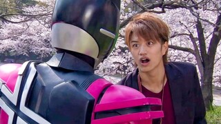 Melihat adegan-adegan terkenal yang lucu (membuat orang tertawa terbahak-bahak) di Kamen Rider Edisi