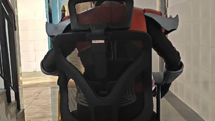 เมื่อตื่นขึ้นมาก็พบว่าเสื้อผ้าของฉันถูกพี่ชายคนที่สองเปลี่ยนให้แล้ว