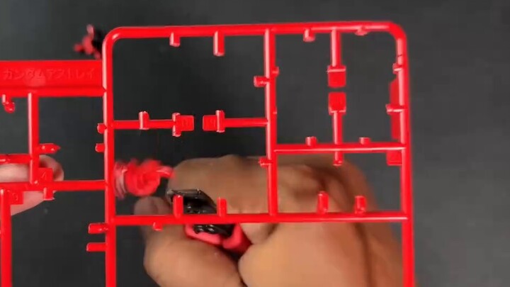نموذج تجميع غامرة: وان باي آر جي إم بي إف-بي 02 ريد أستراي ريد