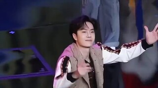 Chuyên gia là người có thể làm cho khó khăn trở nên nhẹ nhàng và dễ xử lý.