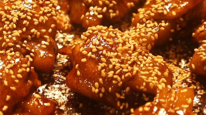 土豆！是怎么塞进鸡翅里的？一口一个，隔壁老杨头都馋哭了！