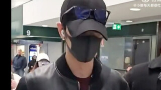 “这你都看不出来”？画外音搞笑程度+10000%！！！肖战机场变秀场，气质绝！！肖战米兰机场合集