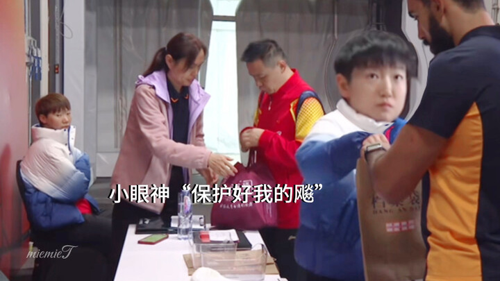 This is seriously hilarious! Xiao Sha strolls in at her own pace, leaving the big‑bearded guy anxiou