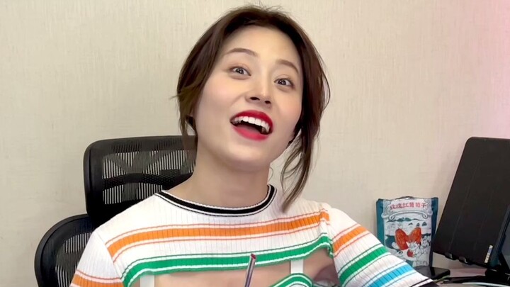 ฉันอยากออกไปเที่ยวปาร์ตี้กับแฟนแล้วเธออยากใส่ถุงน่องสีดำกับฉันด้วยเหรอ?