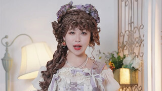 Lolitas with corset-style designs are truly vintage and exquisite.