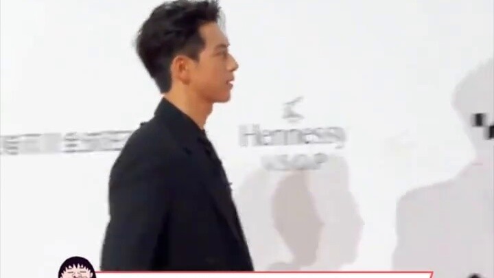 Someone is showing off a big name on the elle red carpet! Li Xian came to the rescue~